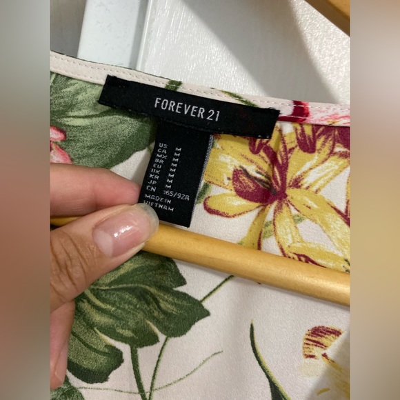💚FOREVER 21💚 Preloved Floral Wrap Mini Dress Size:M EUC $20 - Picture 5 of 7